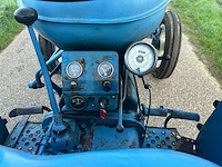 1956 fordson tweewielaangedreven landbouwtractor - afbeelding 3 van  12