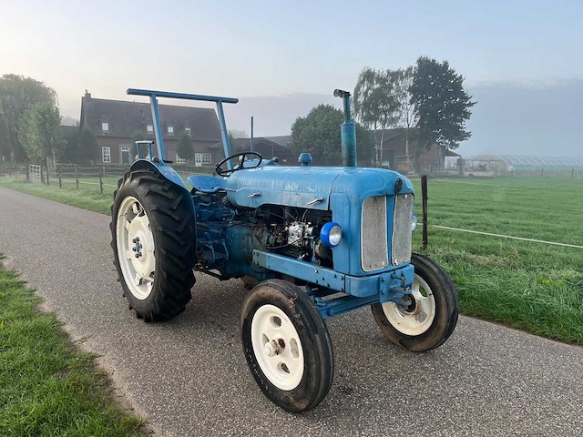 1956 fordson tweewielaangedreven landbouwtractor - afbeelding 5 van  12