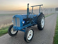 1956 fordson tweewielaangedreven landbouwtractor - afbeelding 1 van  12