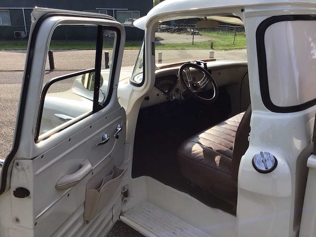 1957 chevrolet apache 3200 personenauto - afbeelding 2 van  42
