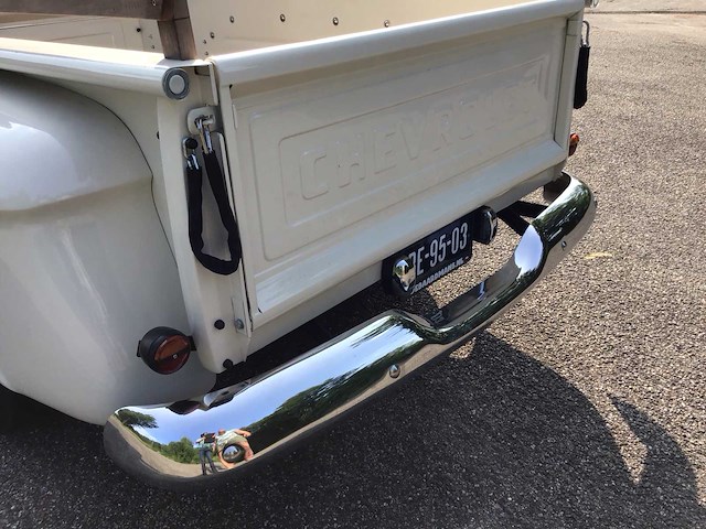 1957 chevrolet apache 3200 personenauto - afbeelding 18 van  42
