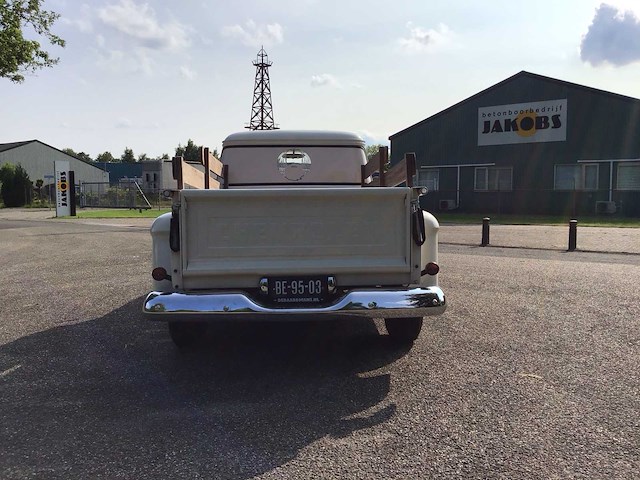 1957 chevrolet apache 3200 personenauto - afbeelding 34 van  42