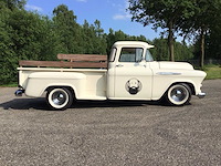 1957 chevrolet apache 3200 personenauto - afbeelding 40 van  42