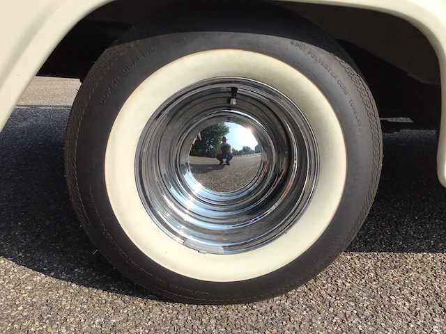 1957 chevrolet apache 3200 personenauto - afbeelding 11 van  32