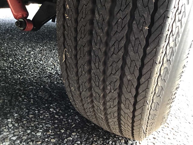 1957 chevrolet apache 3200 personenauto - afbeelding 12 van  32