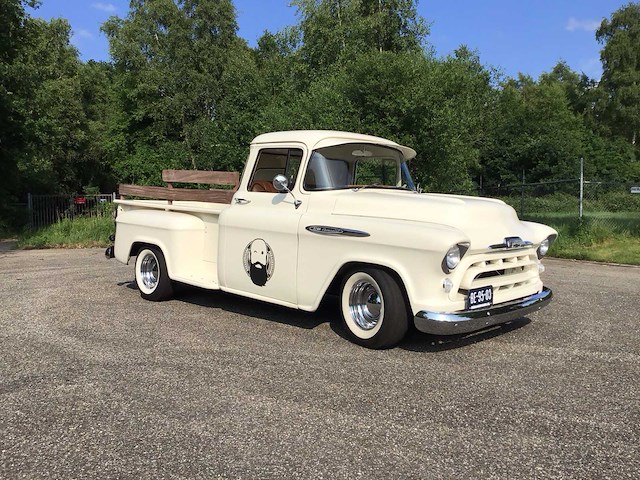 1957 chevrolet apache 3200 personenauto - afbeelding 31 van  32