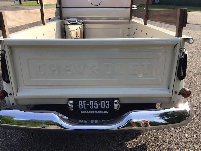 1957 chevrolet apache 3200 personenauto - afbeelding 15 van  42