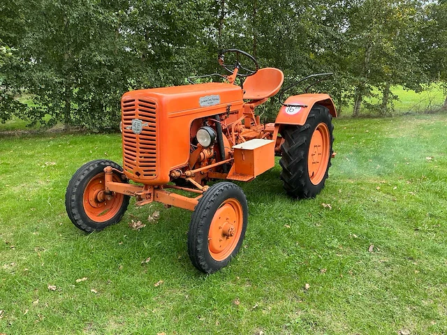1957 hela lanz d315 tweewielaangedreven landbouwtractor - afbeelding 1 van  16