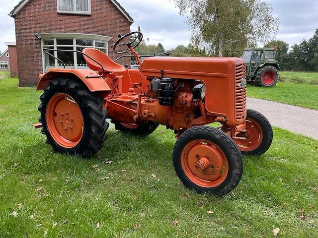 1957 hela lanz d315 tweewielaangedreven landbouwtractor - afbeelding 4 van  16