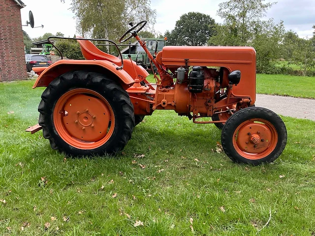 1957 hela lanz d315 tweewielaangedreven landbouwtractor - afbeelding 5 van  16