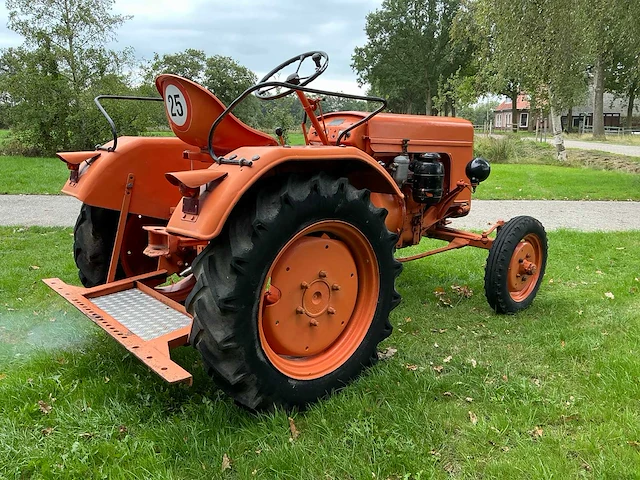 1957 hela lanz d315 tweewielaangedreven landbouwtractor - afbeelding 6 van  16