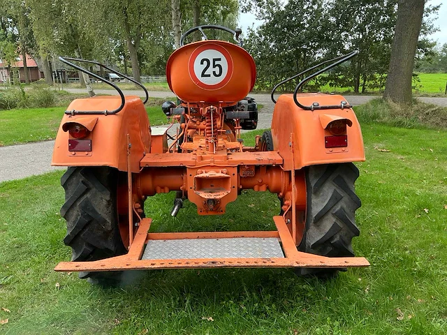 1957 hela lanz d315 tweewielaangedreven landbouwtractor - afbeelding 7 van  16