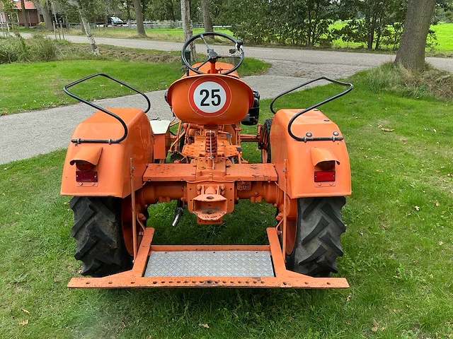 1957 hela lanz d315 tweewielaangedreven landbouwtractor - afbeelding 8 van  16