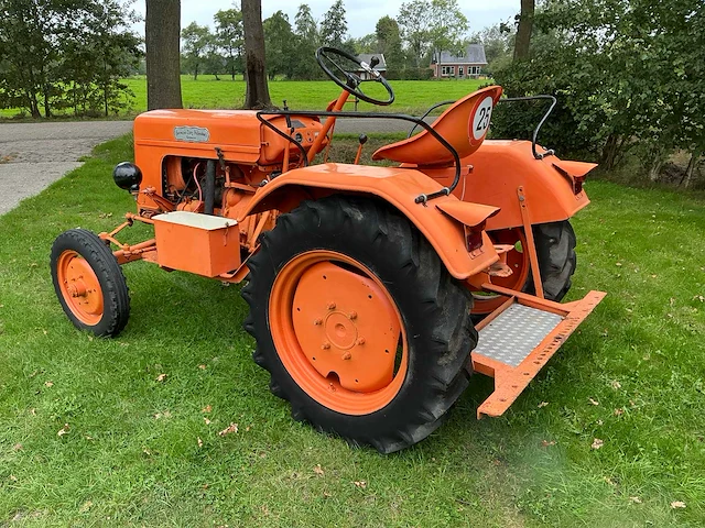 1957 hela lanz d315 tweewielaangedreven landbouwtractor - afbeelding 9 van  16