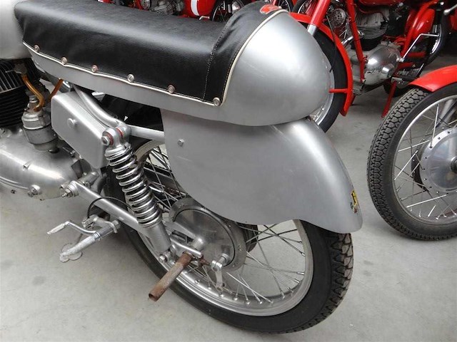 1959 beta m.t. 175 sport 2t | italian classic motorcycle - afbeelding 8 van  23