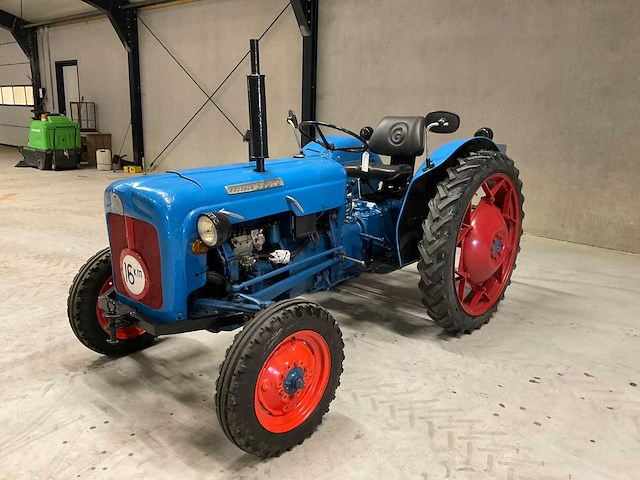 1959 fordson dexta oldtimer tractor - afbeelding 1 van  13