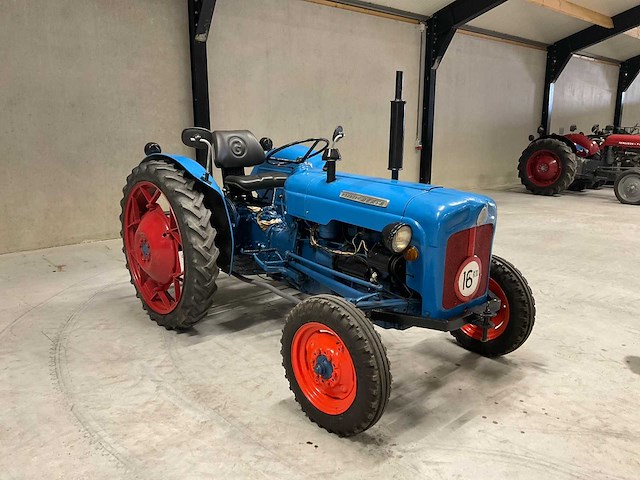1959 fordson dexta oldtimer tractor - afbeelding 8 van  13