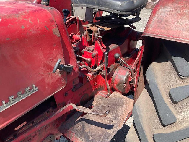 1959 mccormick d 320 oldtimer tractor - afbeelding 7 van  17