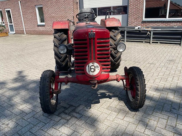1959 mccormick d 320 oldtimer tractor - afbeelding 10 van  17