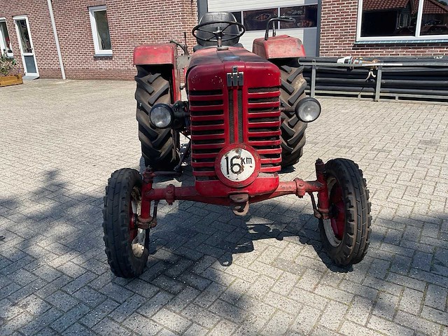 1959 mccormick d 320 oldtimer tractor - afbeelding 11 van  17