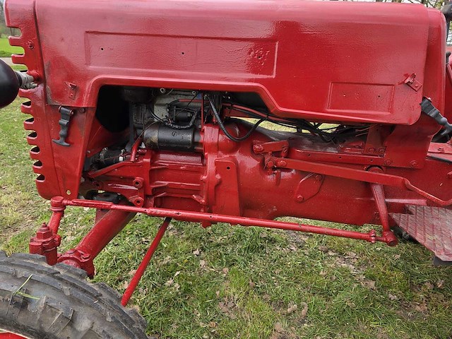 1959 mccormick d124 oldtimer tractor - afbeelding 4 van  9