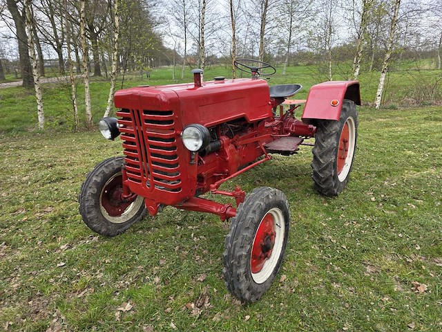 1959 mccormick d214 oldtimer tractor - afbeelding 1 van  17