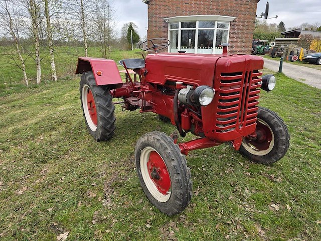 1959 mccormick d214 oldtimer tractor - afbeelding 12 van  17