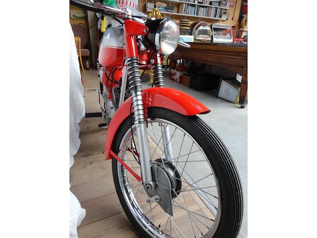 1960 benelli 50cc | italian classic moped - afbeelding 8 van  11