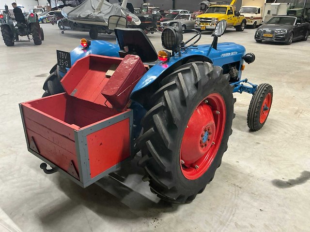 1960 fordson dextra oldtimer tractor - afbeelding 11 van  15