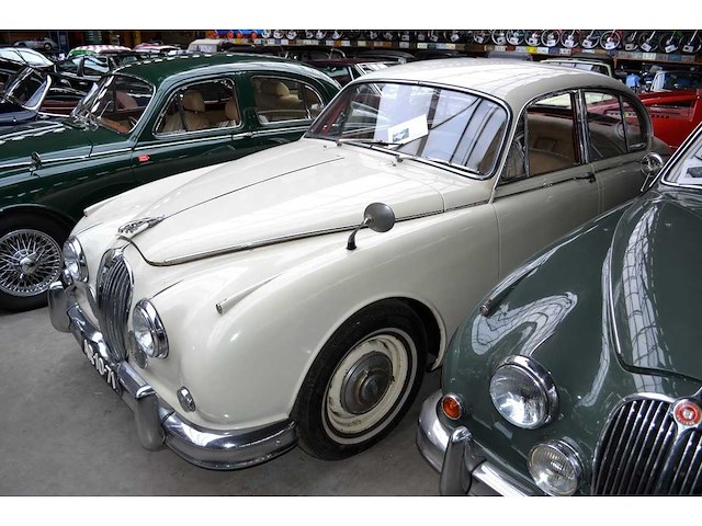 1960 jaguar mk 2 sedan | british classic sports saloon - afbeelding 13 van  21
