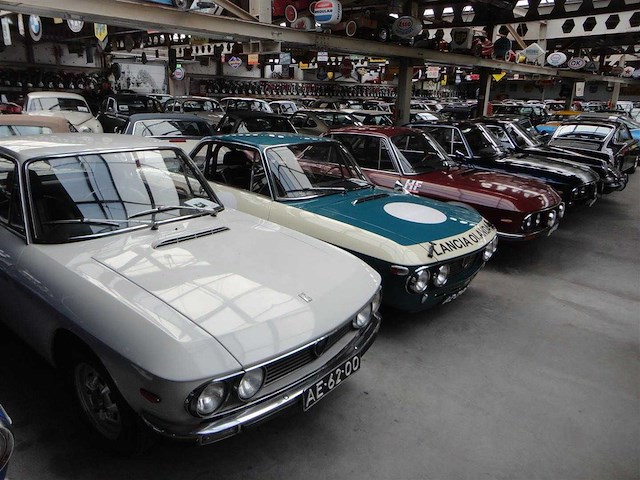 1960 lancia flaminia pf coupe | italian classic grand tourer - afbeelding 21 van  29
