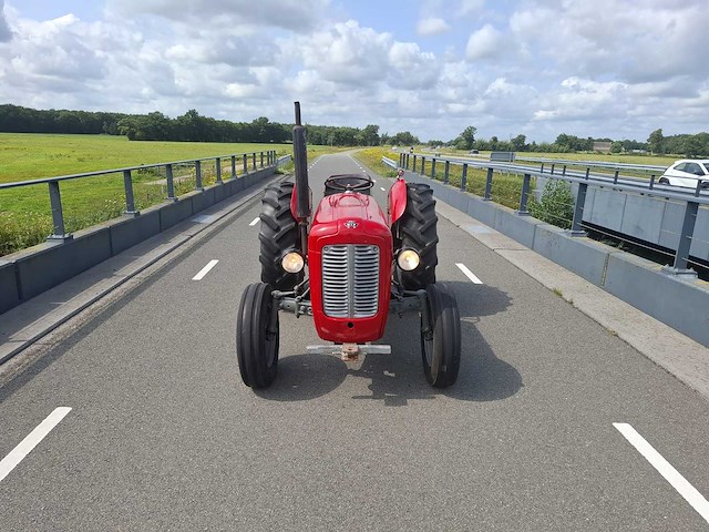 1960 massey ferguson 35 oldtimer tractor - afbeelding 4 van  10