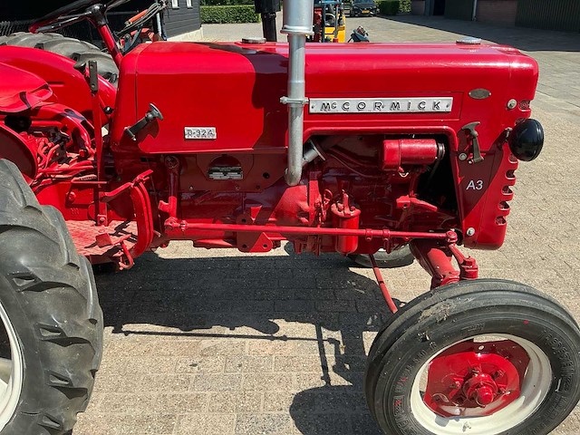 1960 mc cormick international d-324 standard oldtimer tractor - afbeelding 19 van  23