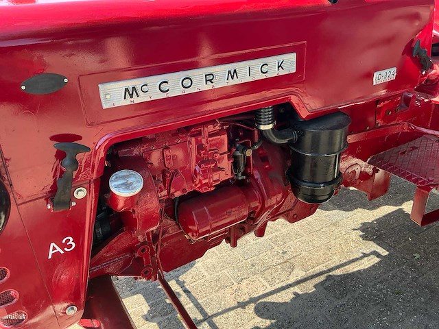 1960 mc cormick international d-324 standard oldtimer tractor - afbeelding 22 van  23
