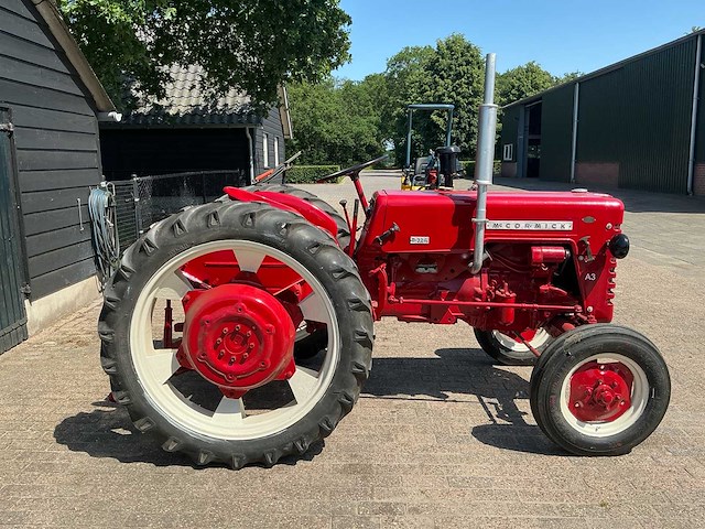 1960 mc cormick international d-324 standard oldtimer tractor - afbeelding 6 van  23