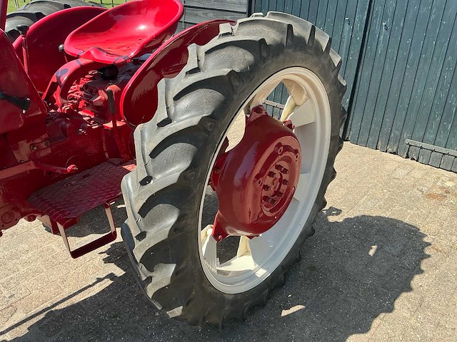 1960 mc cormick international d-324 standard oldtimer tractor - afbeelding 5 van  19