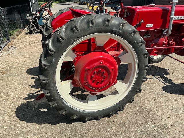 1960 mc cormick international d-324 standard oldtimer tractor - afbeelding 9 van  19