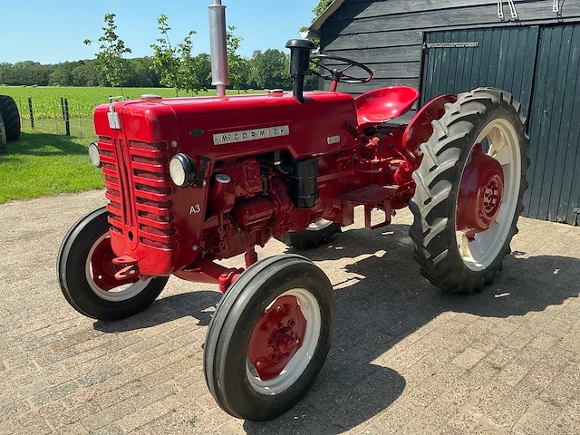 1960 mc cormick international d-324 standard oldtimer tractor - afbeelding 1 van  19