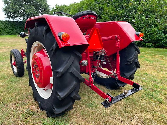 1960 mccormick ih 324 oldtimer tractor - afbeelding 3 van  50