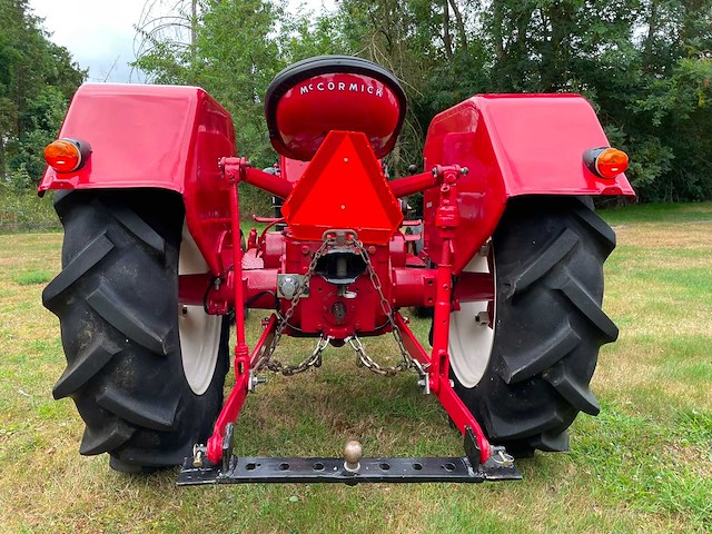 1960 mccormick ih 324 oldtimer tractor - afbeelding 5 van  50