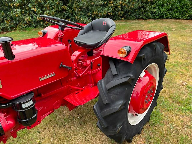 1960 mccormick ih 324 oldtimer tractor - afbeelding 6 van  50