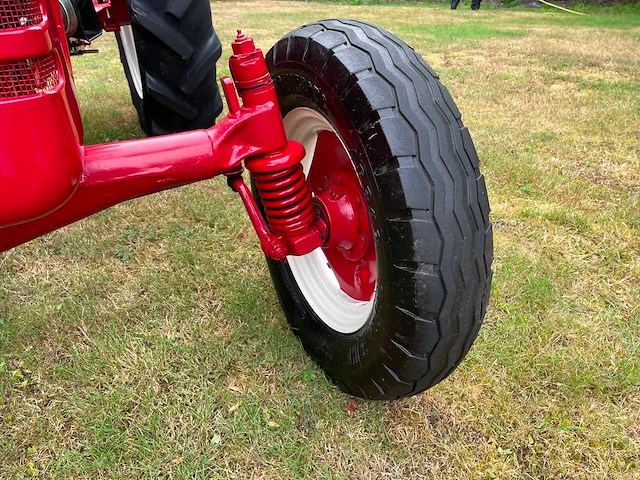 1960 mccormick ih 324 oldtimer tractor - afbeelding 8 van  50