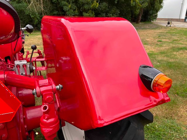 1960 mccormick ih 324 oldtimer tractor - afbeelding 9 van  50