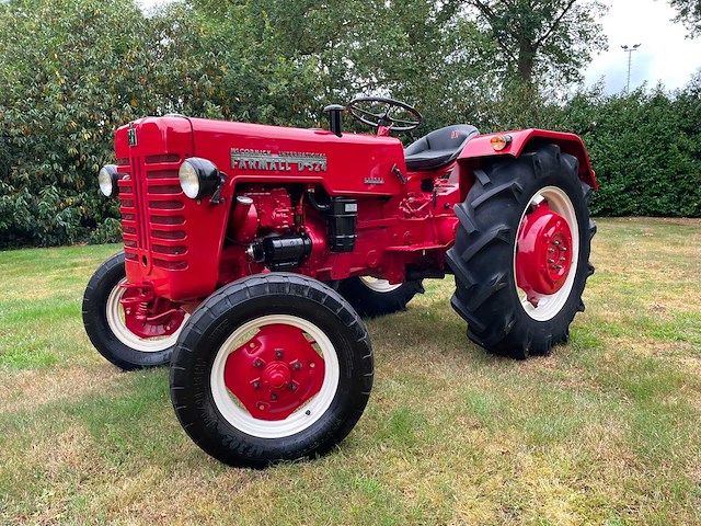 1960 mccormick ih 324 oldtimer tractor - afbeelding 1 van  50