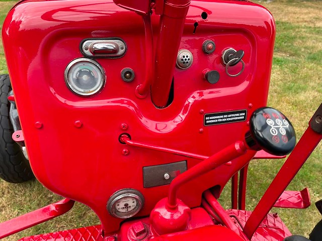 1960 mccormick ih 324 oldtimer tractor - afbeelding 13 van  50