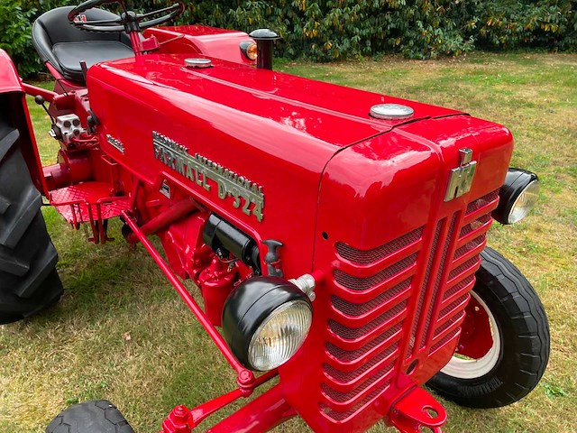 1960 mccormick ih 324 oldtimer tractor - afbeelding 14 van  50
