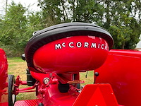 1960 mccormick ih 324 oldtimer tractor - afbeelding 17 van  50