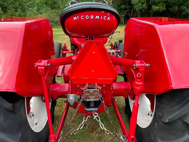 1960 mccormick ih 324 oldtimer tractor - afbeelding 19 van  50