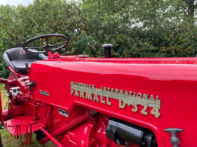 1960 mccormick ih 324 oldtimer tractor - afbeelding 24 van  50