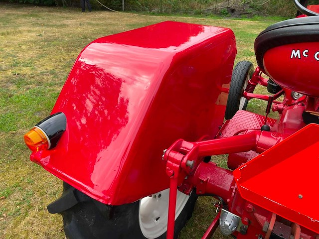 1960 mccormick ih 324 oldtimer tractor - afbeelding 25 van  50